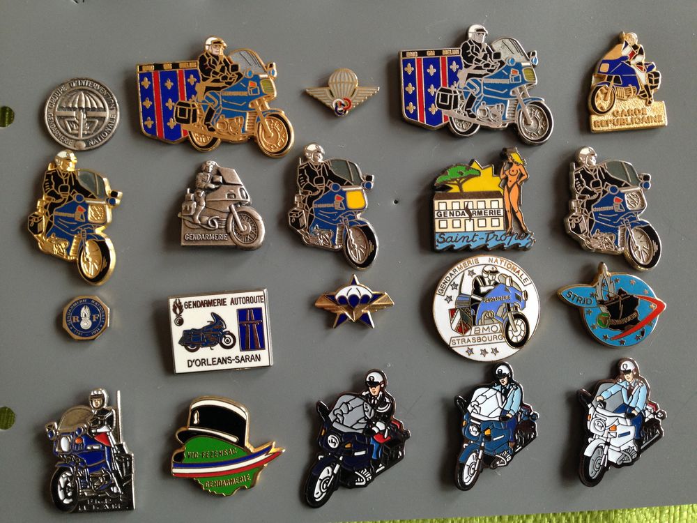 Pin's motos Gendarmeries et Police. 