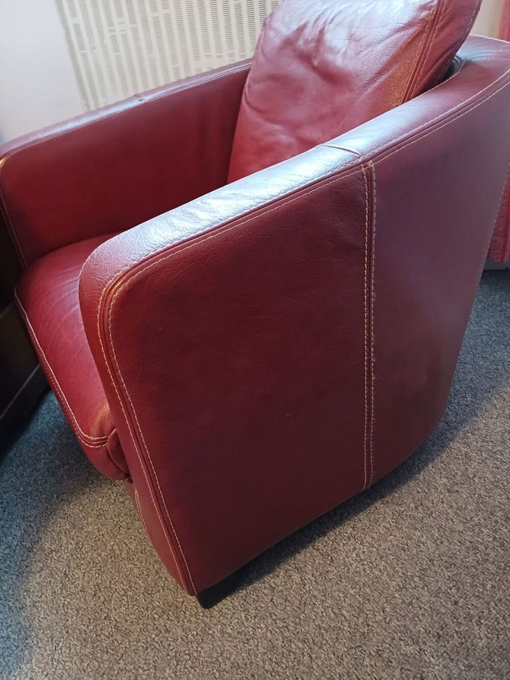 4fauteuils en cuir rouge parfait &eacute;tat 220€ les quatre Meubles