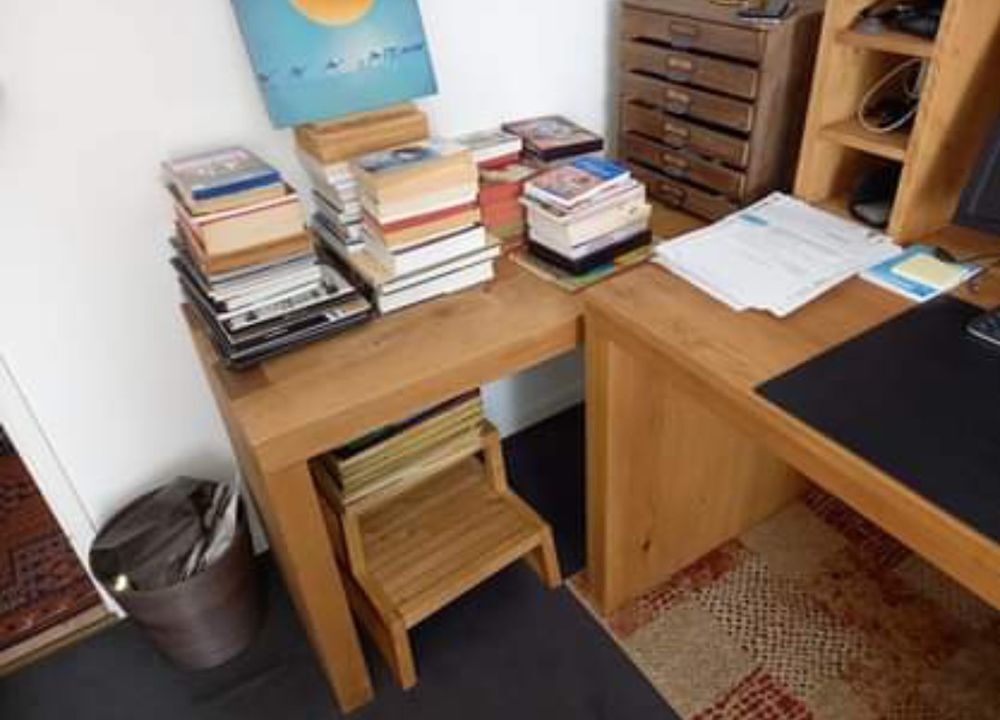 Bureau complet rangements retour bureau caisson. Meubles