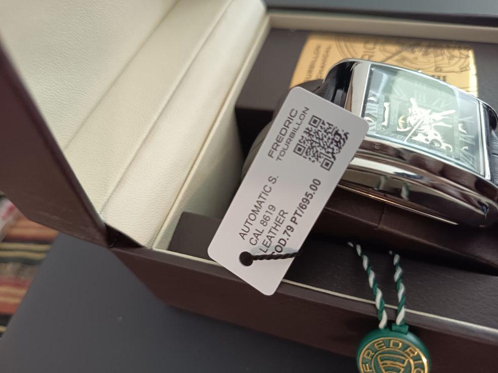 Montre Fredric Automatic Skeleton COD.79 ? Neuve avec coffre Bijoux et montres