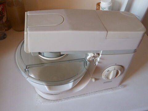 Robot m�nager Kenwood chef en bon �tat g�n�ral 270 Montigny-le-Bretonneux (78)