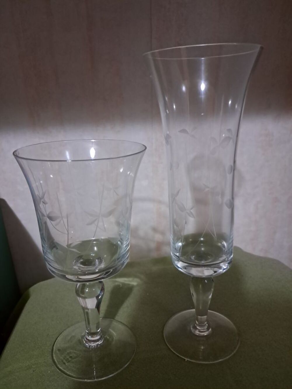 Service de verres &agrave; pied en cristal cisel&eacute; Cuisine