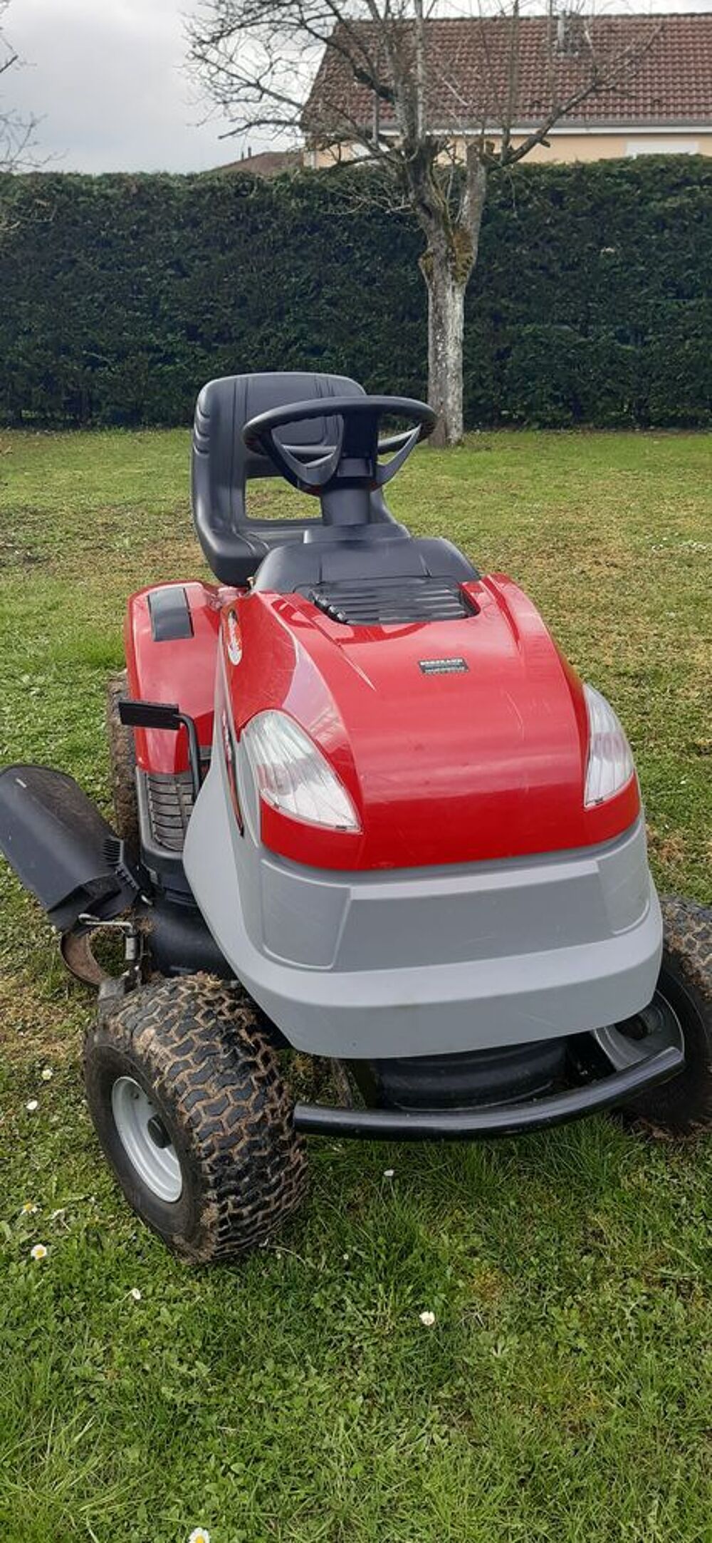 Tondeuse autoport&eacute;e. Bricolage