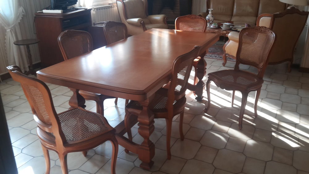 TABLE EN MERISIER MASSIF Meubles