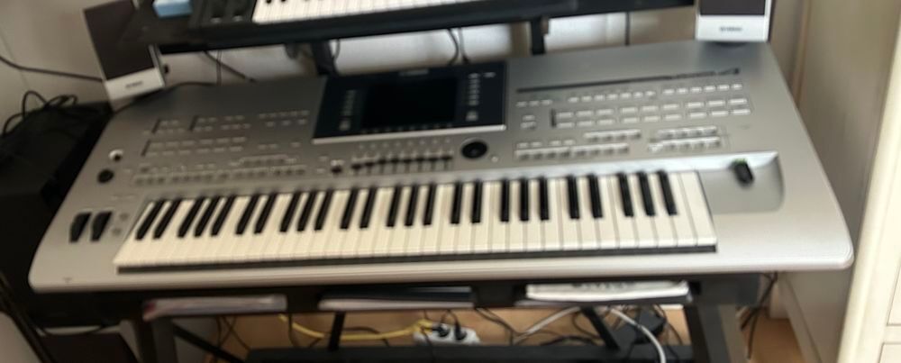 Clavier arrangeur Yamaha TYROS 4 tr&egrave;s peu utilis&eacute; Instruments de musique