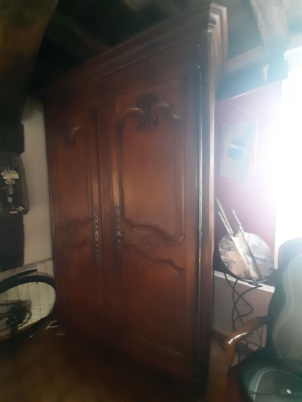 armoire ancienne en bon &eacute;tat. Meubles