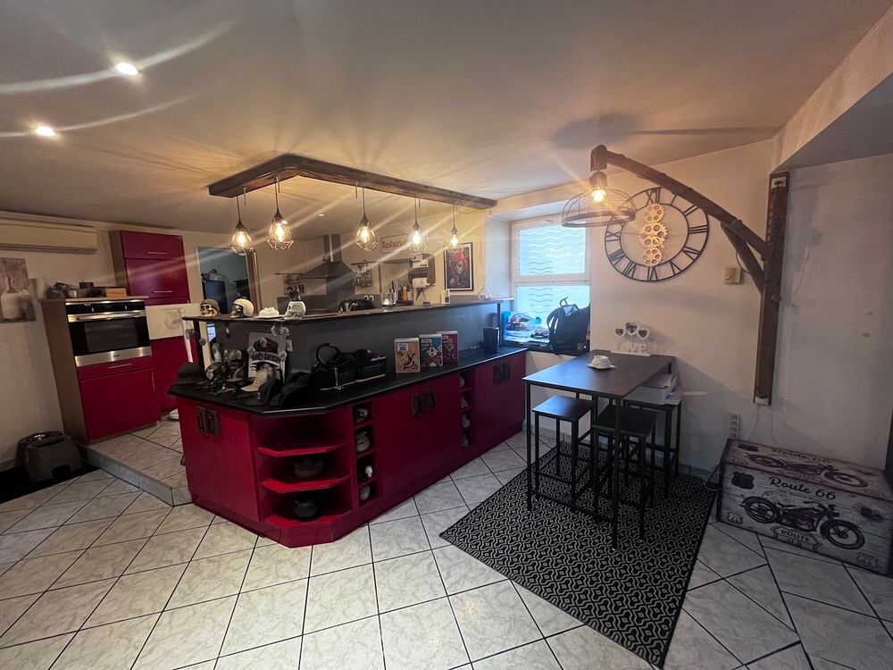 Vente Maison SAINT JULIEN MONTDENIS Dans charmant village situé à proximité des Stations et d'une sortie de l'A43 Découvrez cette maison entièrement rénovée avec goût d'une surface habitable de 164 m2 ouvrant sur une agréable terrasse au calme, qui bénéficie en outre Saint-julien-mont-denis