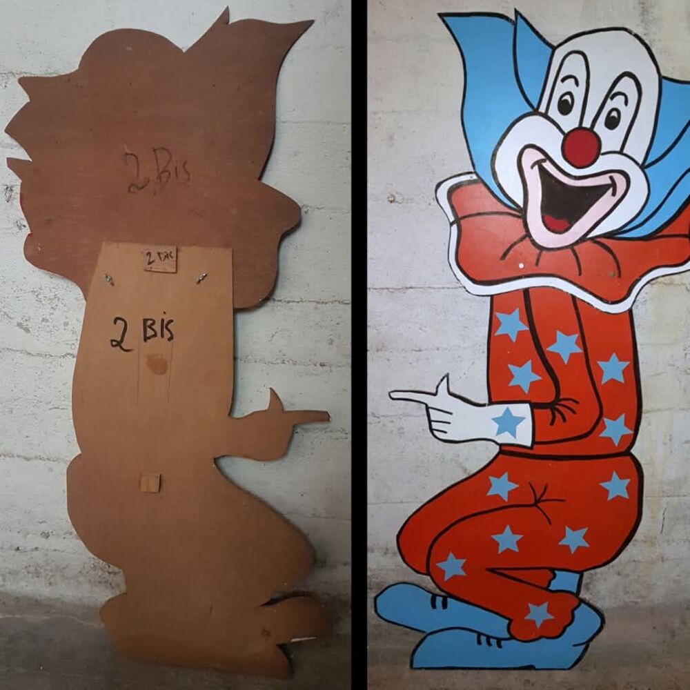8 grands clowns en bois, d&eacute;cor de sc&egrave;ne Dcoration