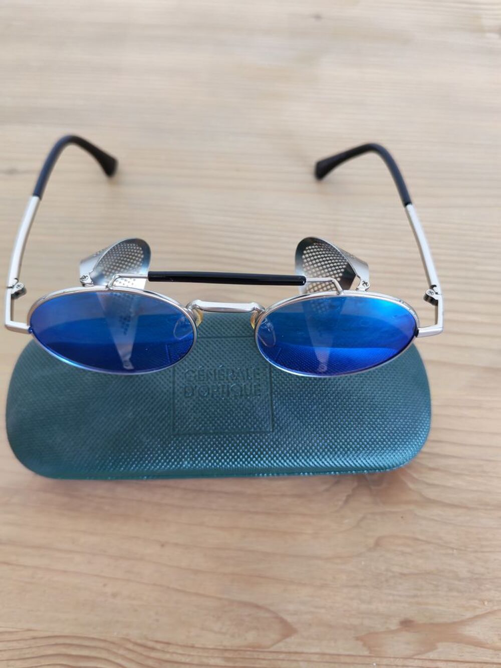 Lunettes solaires mixtes verres bleus Bijoux et montres