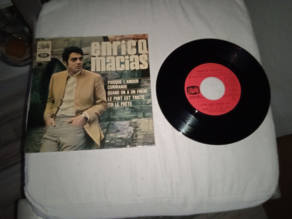 Vinyle 45 T Enrico Macias
Puisque l amour commande
1965 CD et vinyles