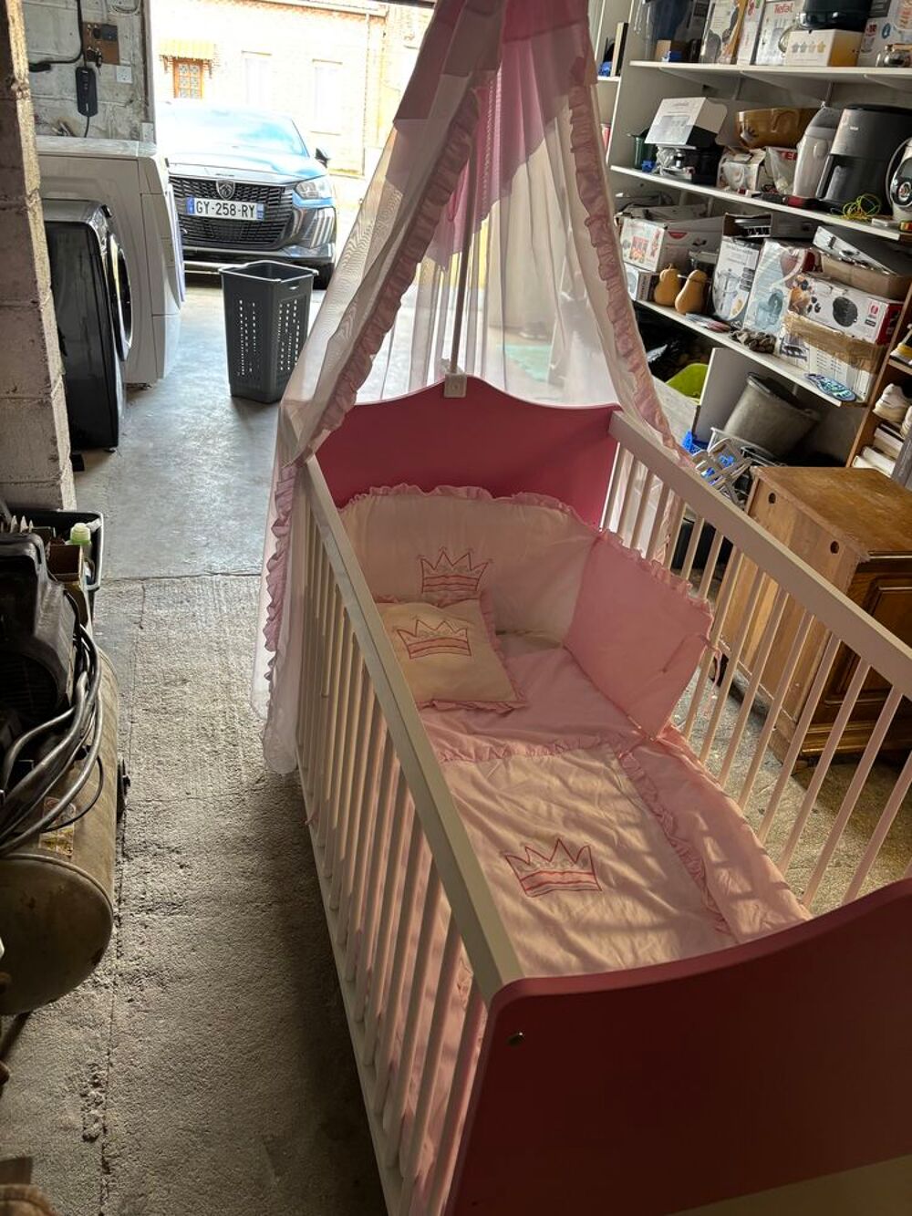 Lit de princesse rose et blanc fille avec voile superbe &eacute;tat Mobilier enfants
