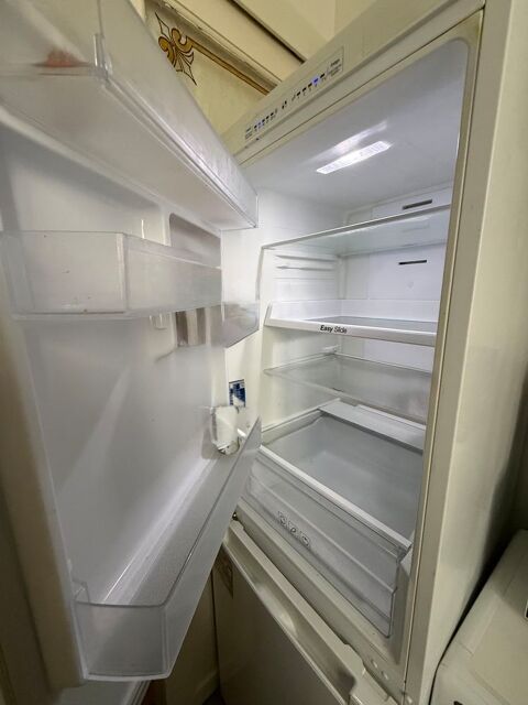 Réfrigérateur combiné Samsung blanc/congélateur en bas
Charenton-le-Pont (94)