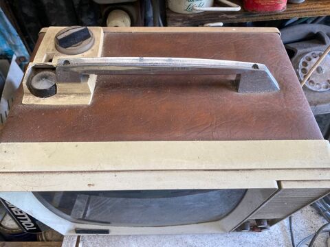 tv portable 0 La Londe (76)