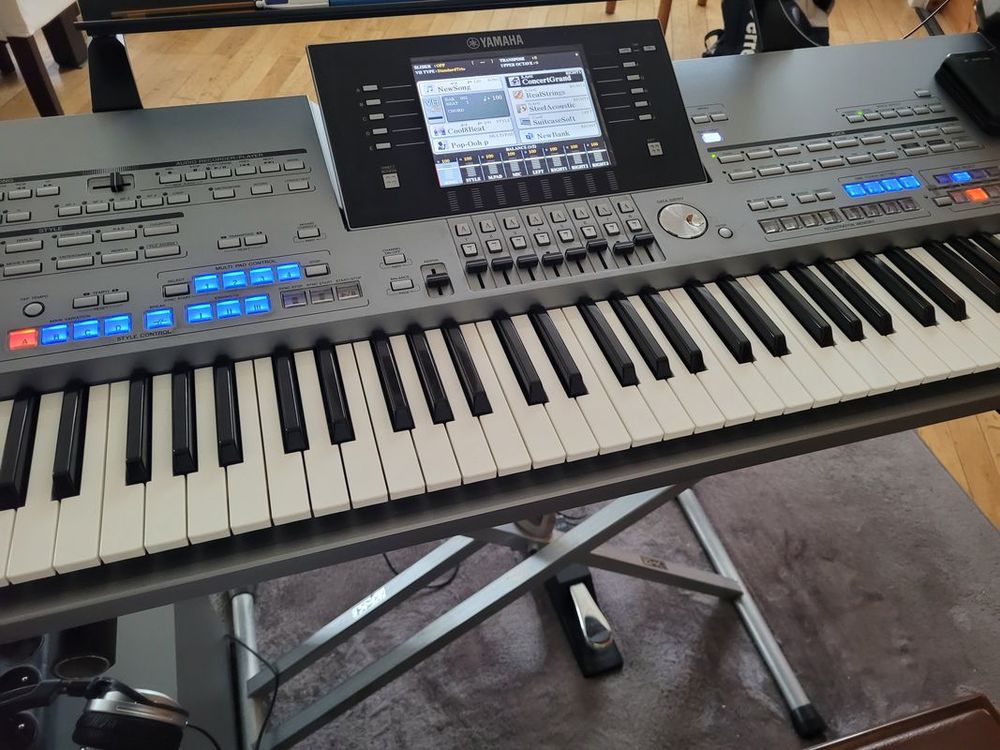 Arrangeur Yamaha Tyros5 76 touches sans enceintes prix &agrave; d&eacute;b Instruments de musique