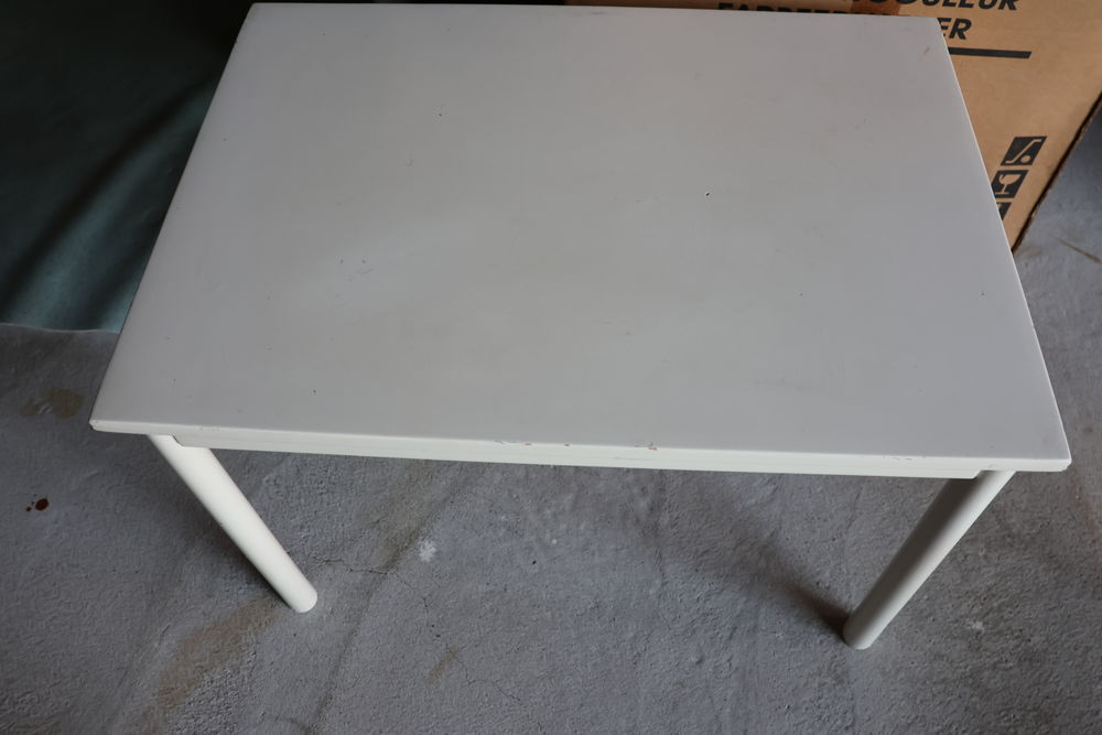 Petite table blanche IKEA pour enfant Mobilier enfants
