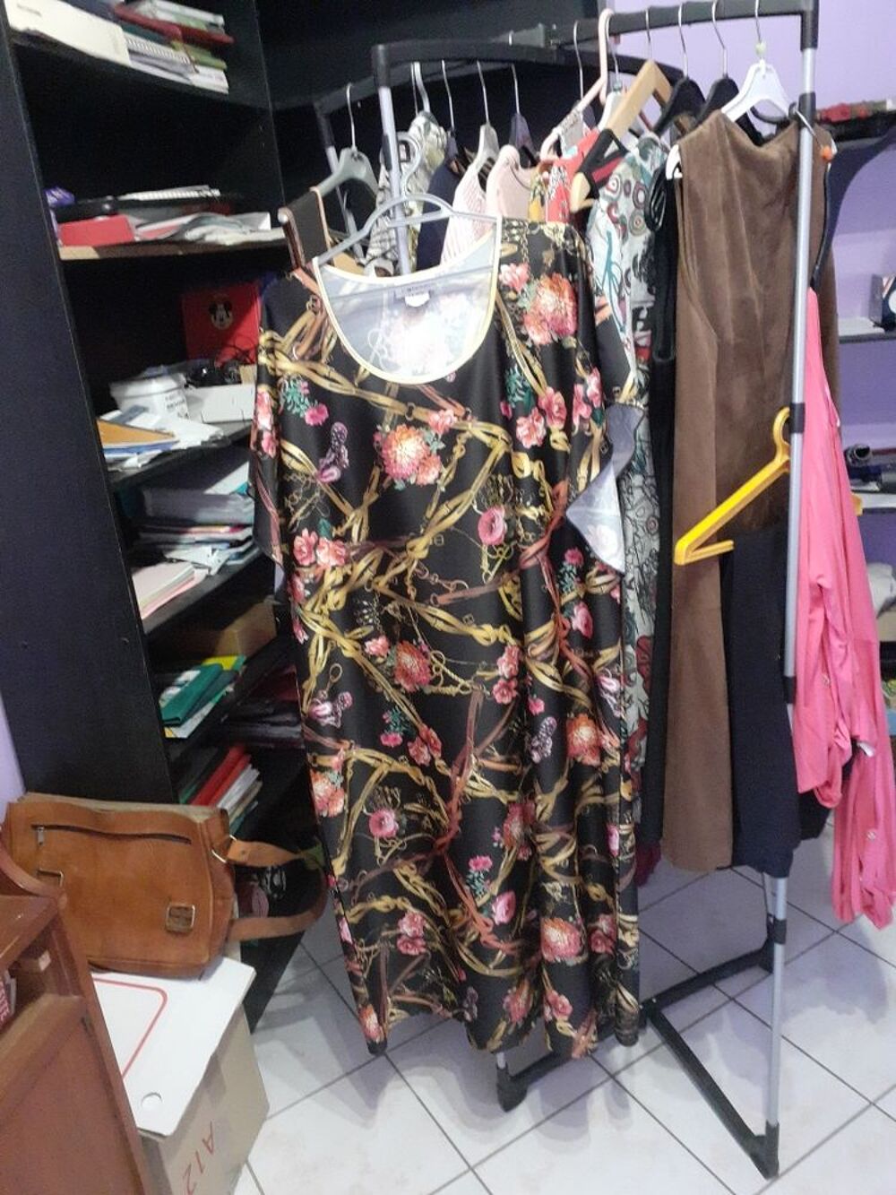 Robe d&acute;h&ocirc;tesse Afibel Vêtements