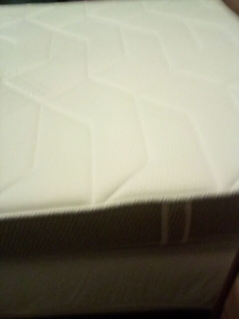 Propose un matelas 100 Les Ormes (86)