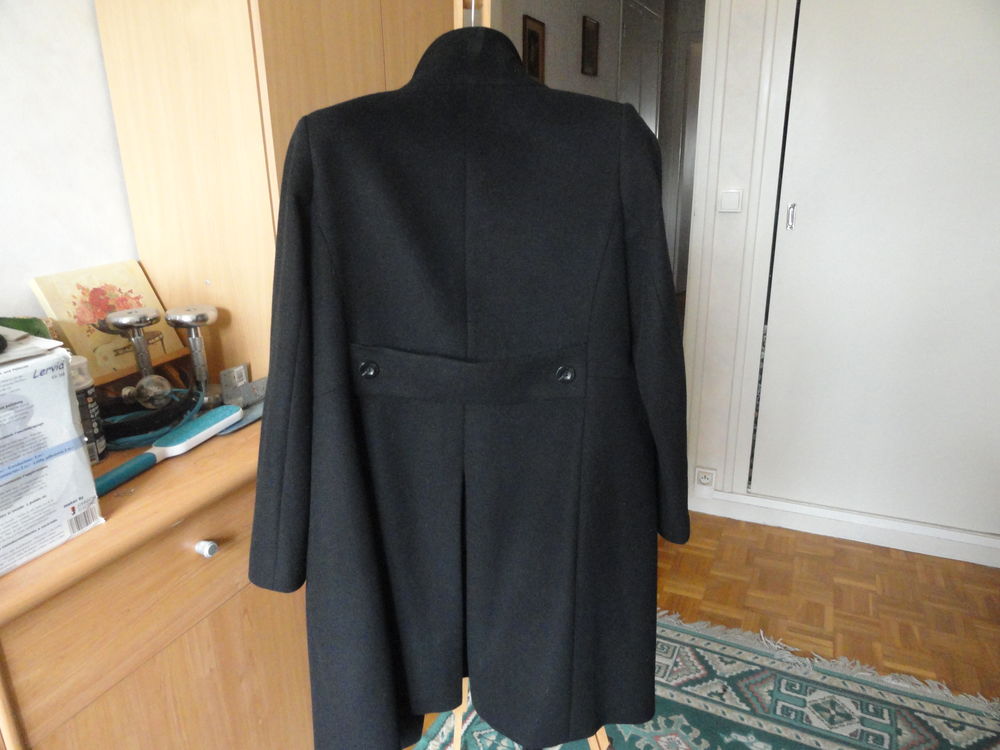 Manteau Noir en lainage- 
Vêtements