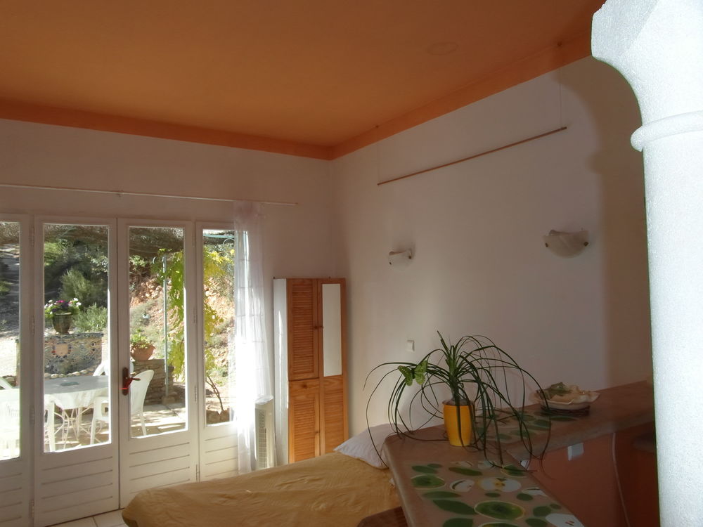   Face au massif des Maures, au calme, 28 m² meublé  Provence-Alpes-Côte d'Azur, Pignans (83790)