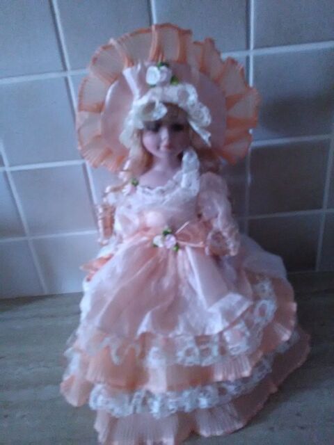 POUP�E sur socle 10� 10 Cr�ches-sur-Sa�ne (71)