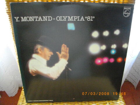 Pochette de 2 disques vinyles 33 Tours de  YVES MONTAND  Perros-Guirec (22)
