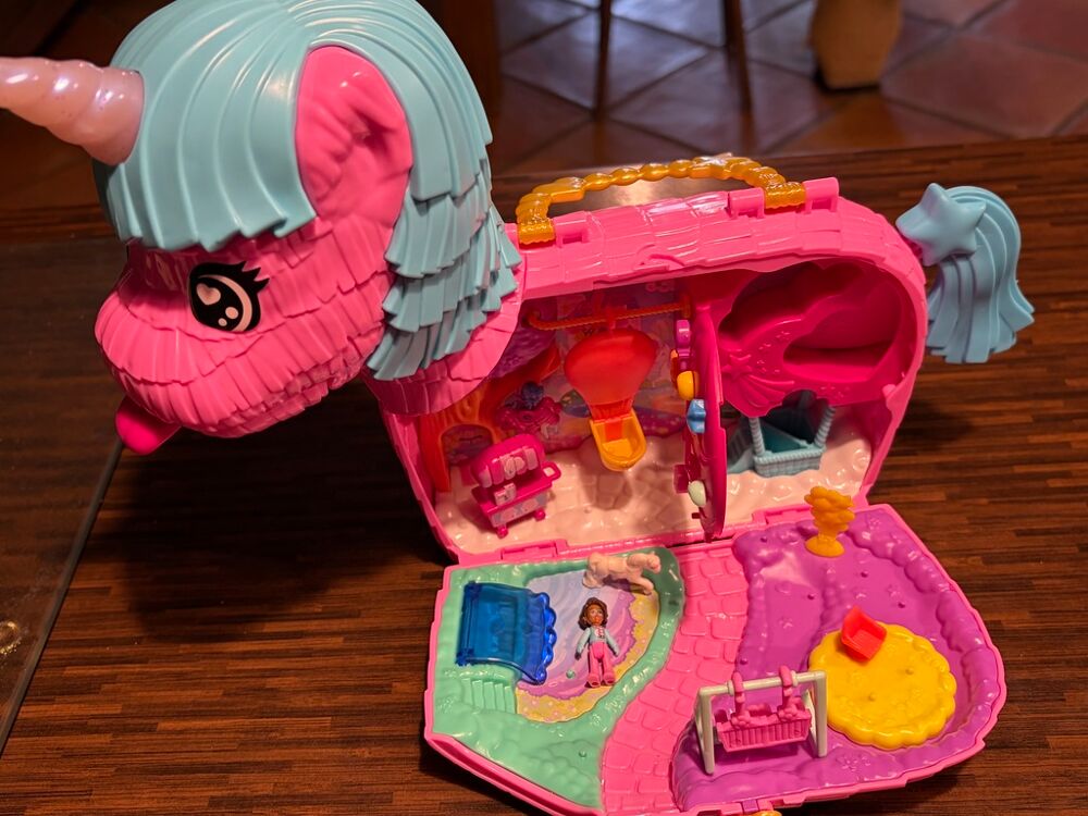 Coffret de jeu Polly Pocket licorne avec accessoires. 