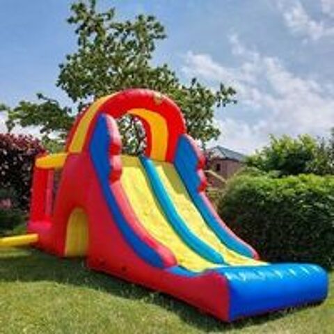  Château gonflable pour l'anniversaire des enfants 