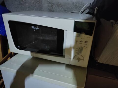 Congélateur et micro-ondes. 120 Les Mureaux (78)