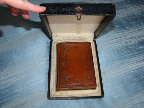 Ancien missel romain + coffret - annes 1920
40 Gargenville (78)