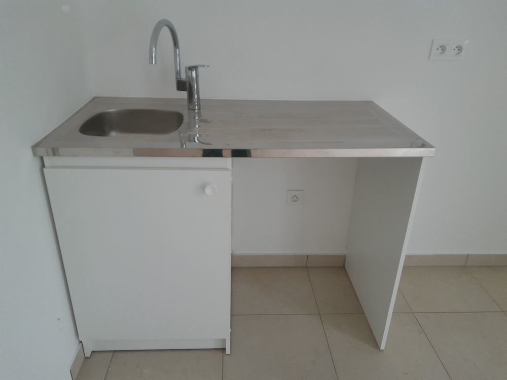 &eacute;vier en inox et placard sous &eacute;vier neuf
: Meubles