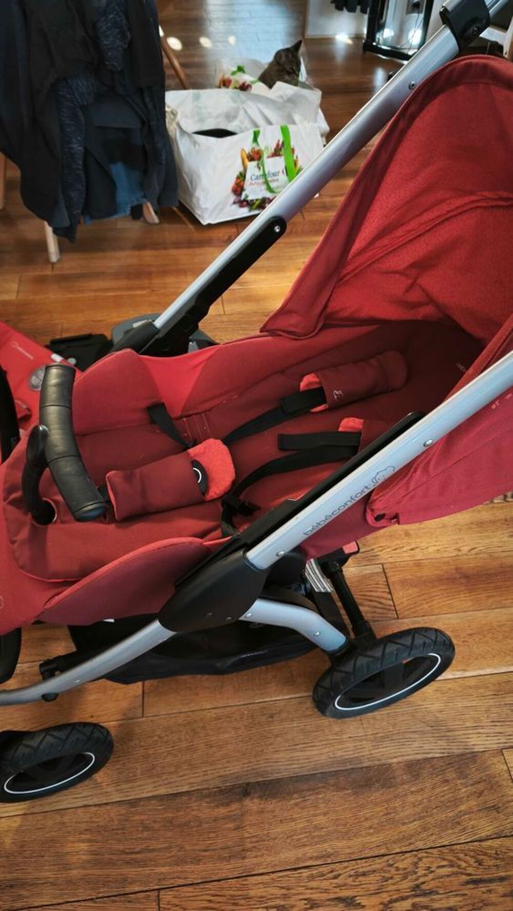 Poussette B&eacute;b&eacute; Confort Loola + cosy + 2 bases ISOFIX FamilyFix €" Excellent &eacute;tat Puériculture
