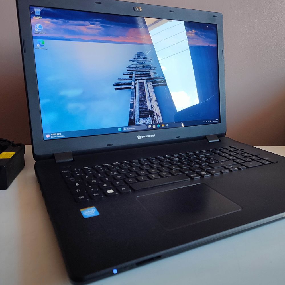Pc portable Packard Bell 17pouces Windows 11 Matériel informatique