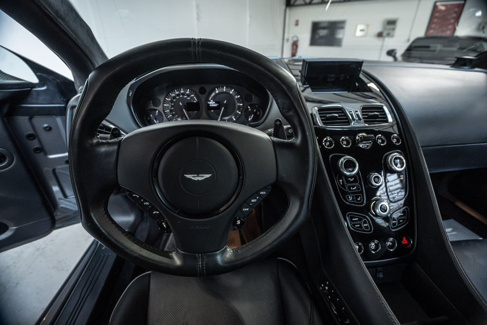 Vanquish Aston Martin V12 *Faible kilom&eacute;trage / Carbone* 2017 occasion 75014 Paris