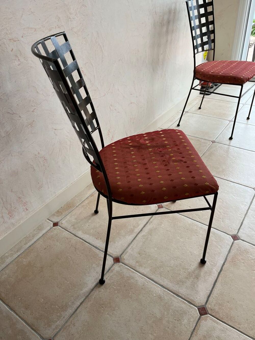 10 chaises &eacute;tat neuf en fer forg&eacute; Meubles