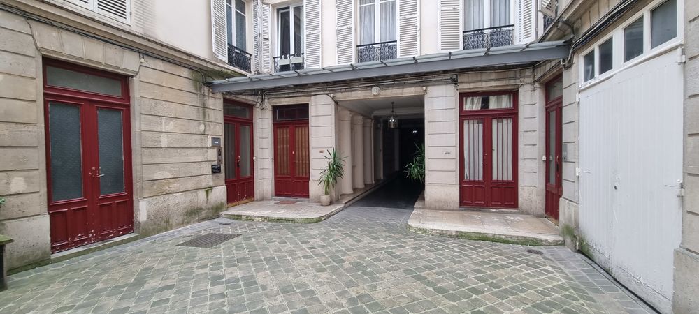 Location Autre Local professionnel rdc sur cour. Paris 9é. Paris 9