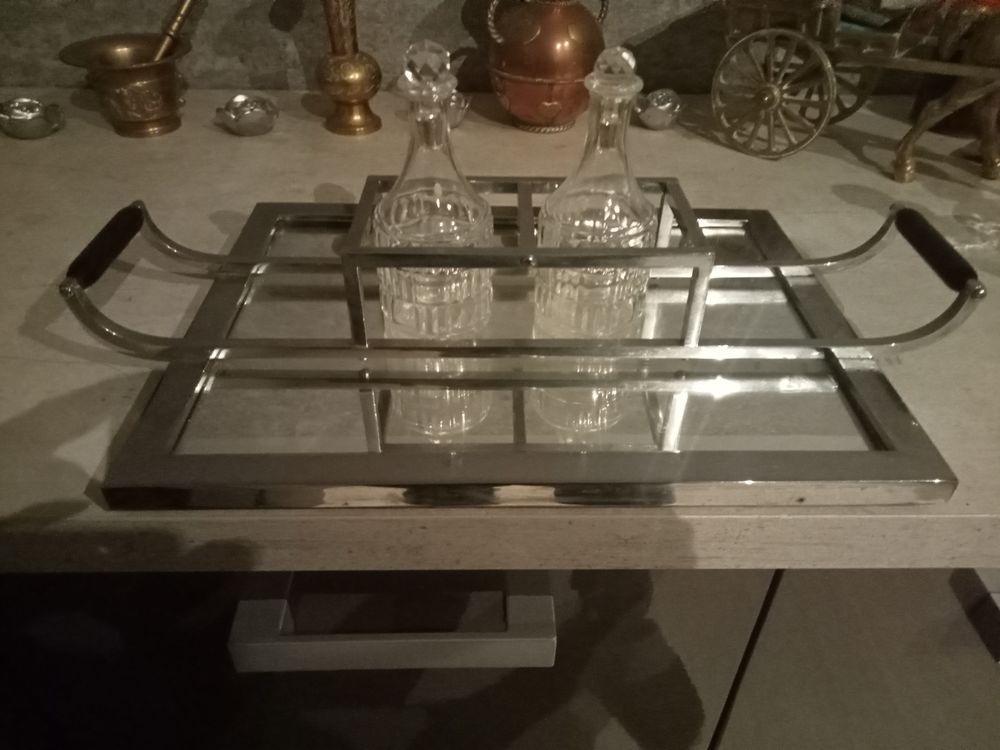 plateaux de service Bauhaus avec deux flacon , art d&eacute;co Décoration