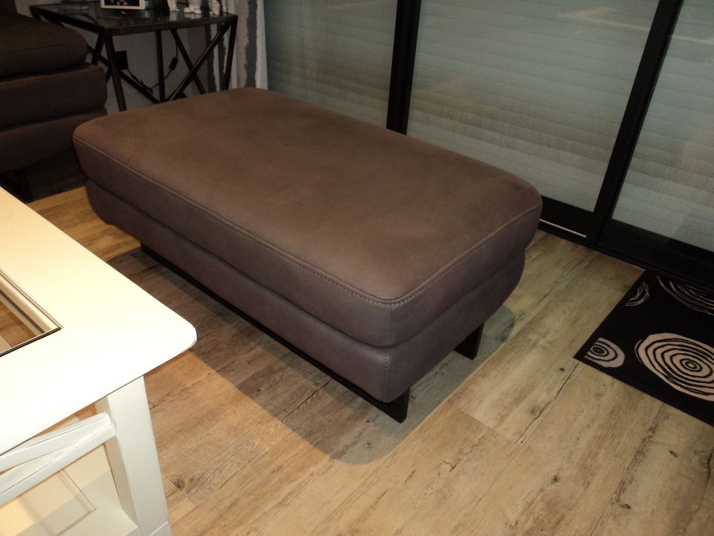canap&eacute; 3 places et pouf tousalon, Meubles
