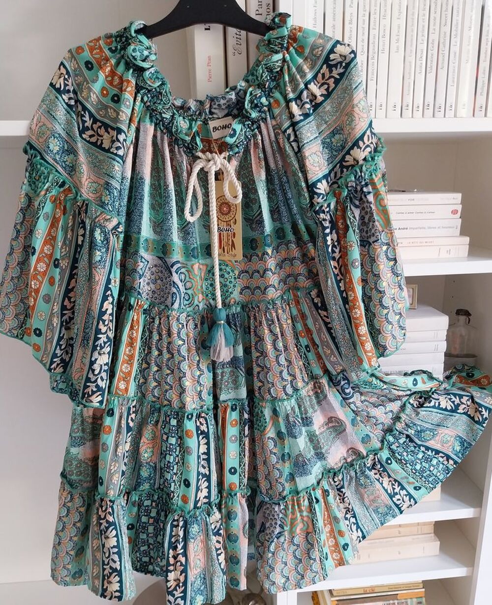 JOLIE ROBE AUX DOUCES COULEURS DE L'&Eacute;T&Eacute; NEUVE Vêtements