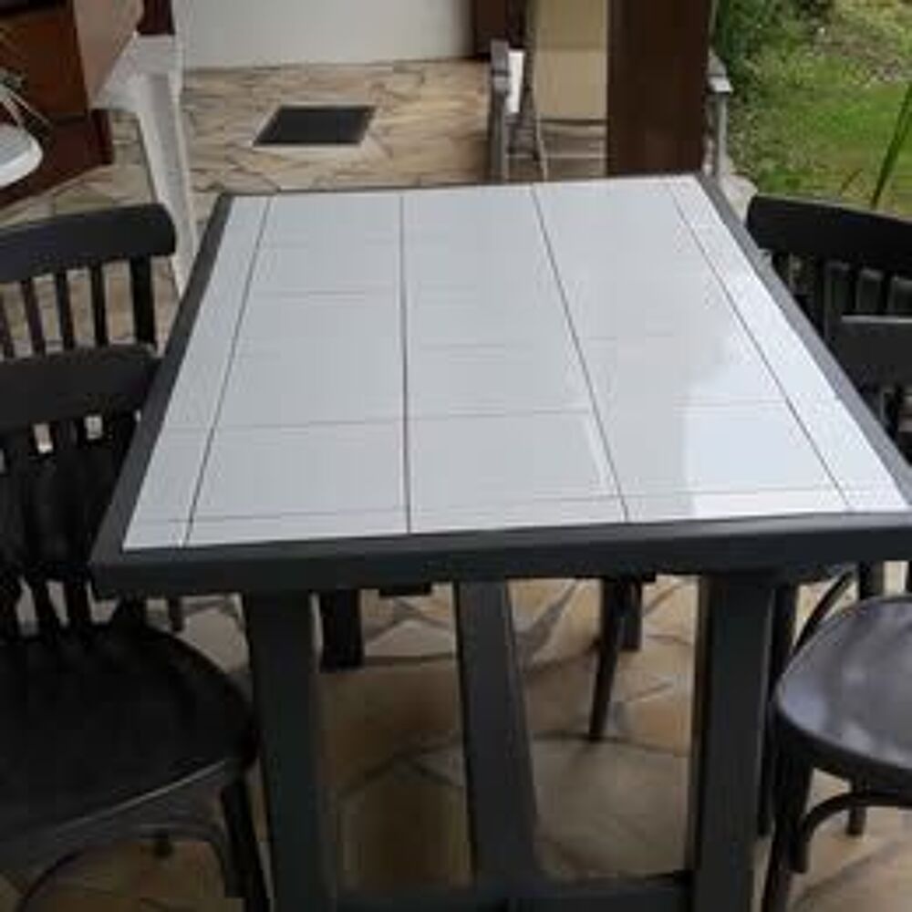 Table ancienne + 4 chaises Meubles