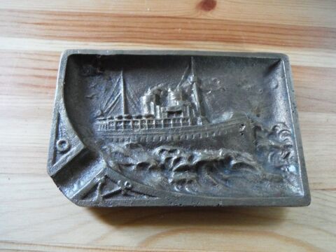  Cendrier de table 15 Villeneuve-le-Roi (94)