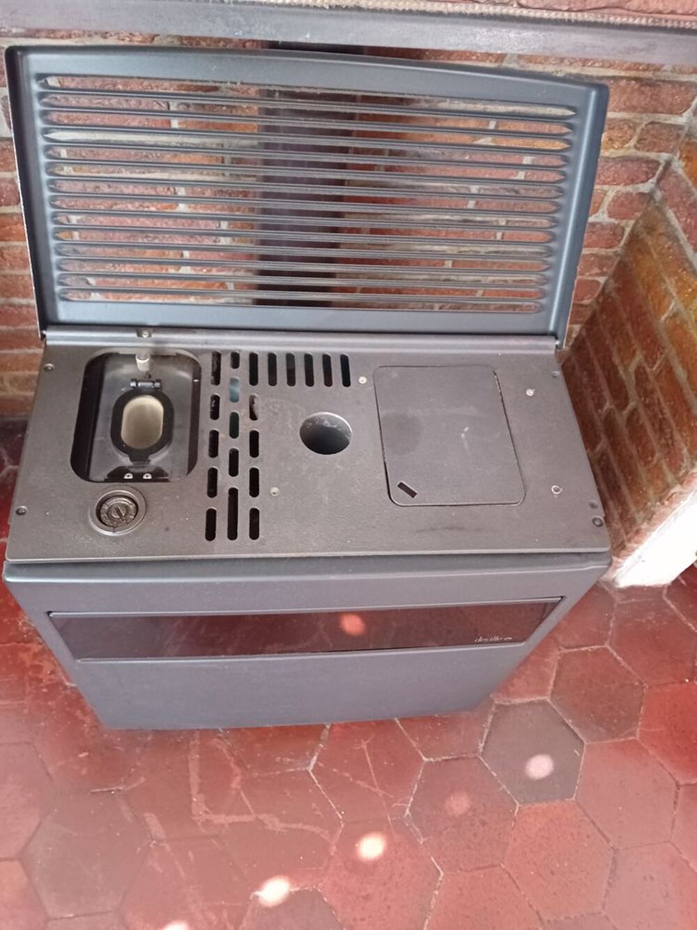 Po&ecirc;le &agrave; fuel Bricolage