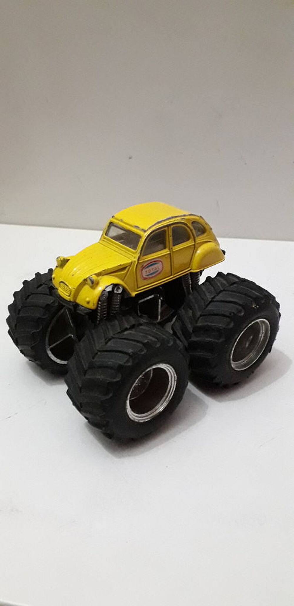 Voiture miniature 2CV &agrave; l'&eacute;chelle 1/43&egrave;me Jeux / jouets