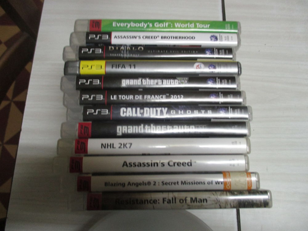 ps3 +4 manettes + 12 jeux Consoles et jeux vidéos