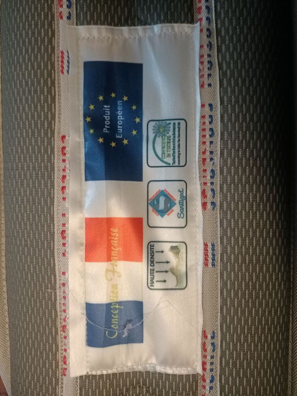 Matelas 90 x 190 origine Habitat m&eacute;moire de forme Meubles