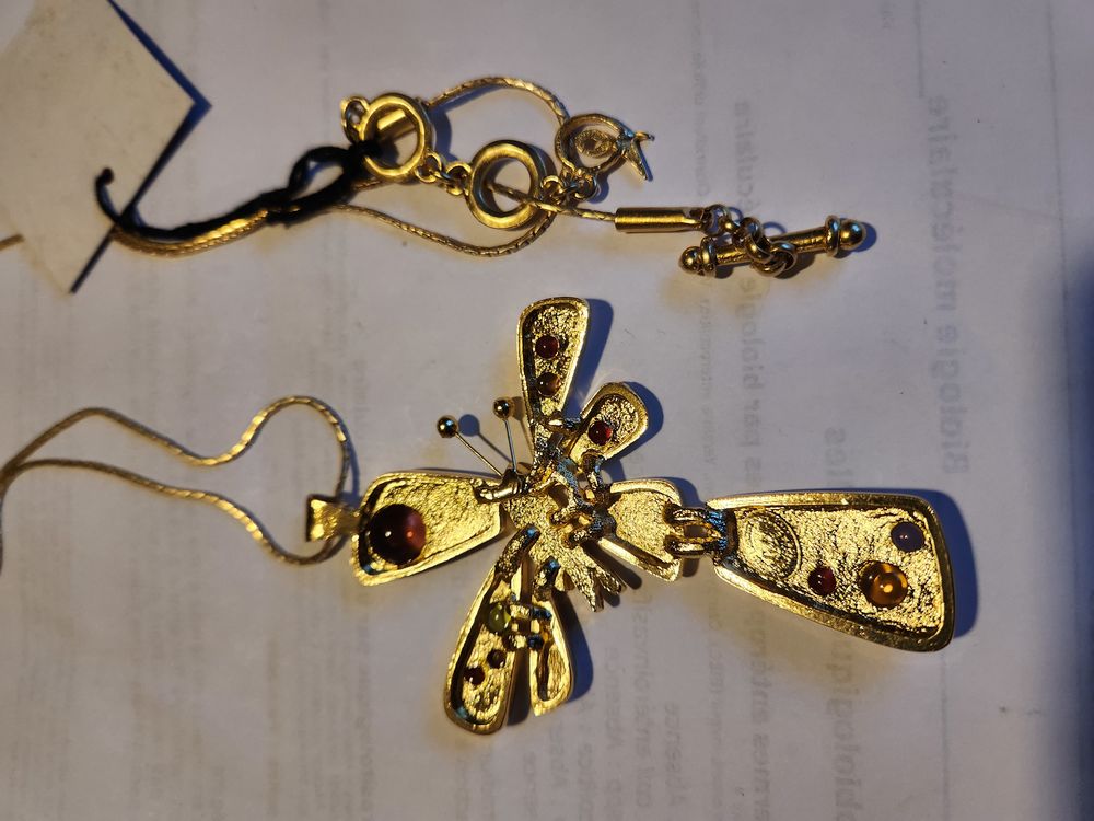 Collier Pendentif Croix Dor&eacute; brillant multicolore Lacroix Bijoux et montres