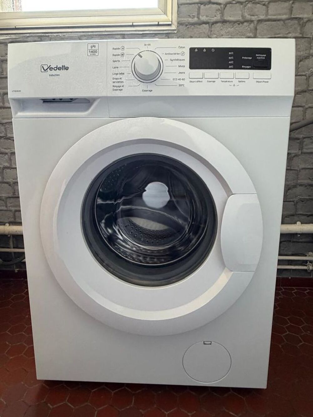 Lave linge FF VEDETTE LFVQ393W achet&eacute; en juillet 2025. Electroménager
