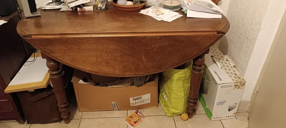 Table ancienne ovale en noyer Meubles