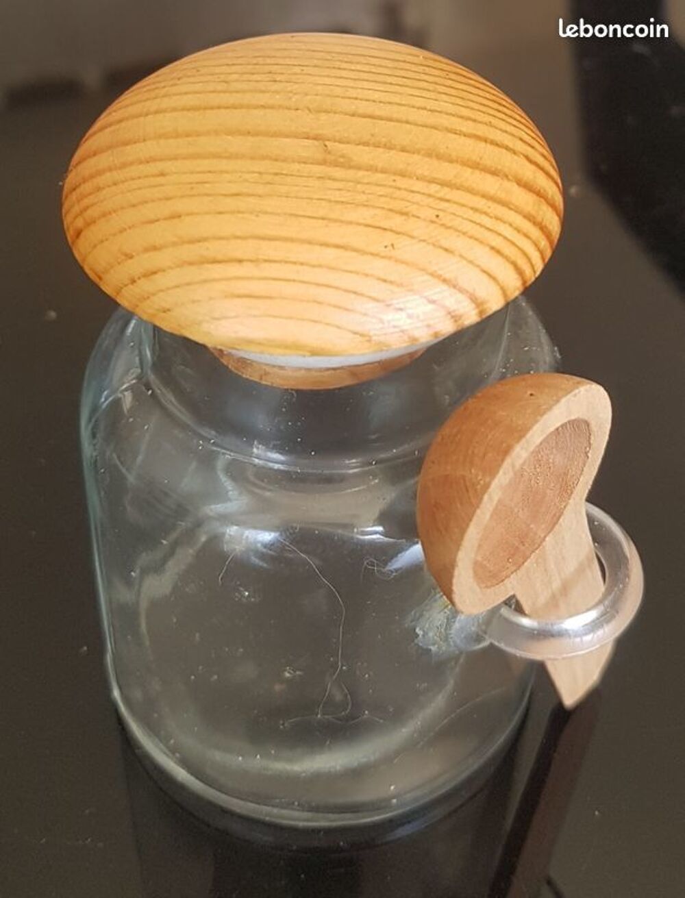 Pot &agrave; moutarde en bois et verre, cuill&egrave;re en bois Décoration