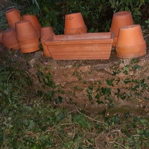 POTS DE FLEURS EN TERRE CUITE
1 Saulieu (21)