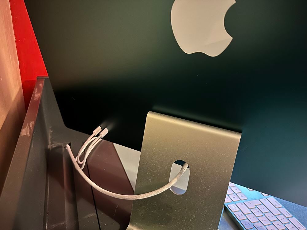 iMac 24 pouces vert avec puce Apple M1. Matériel informatique